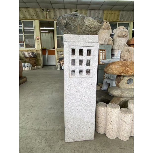 花崗石方柱燈.jpg
