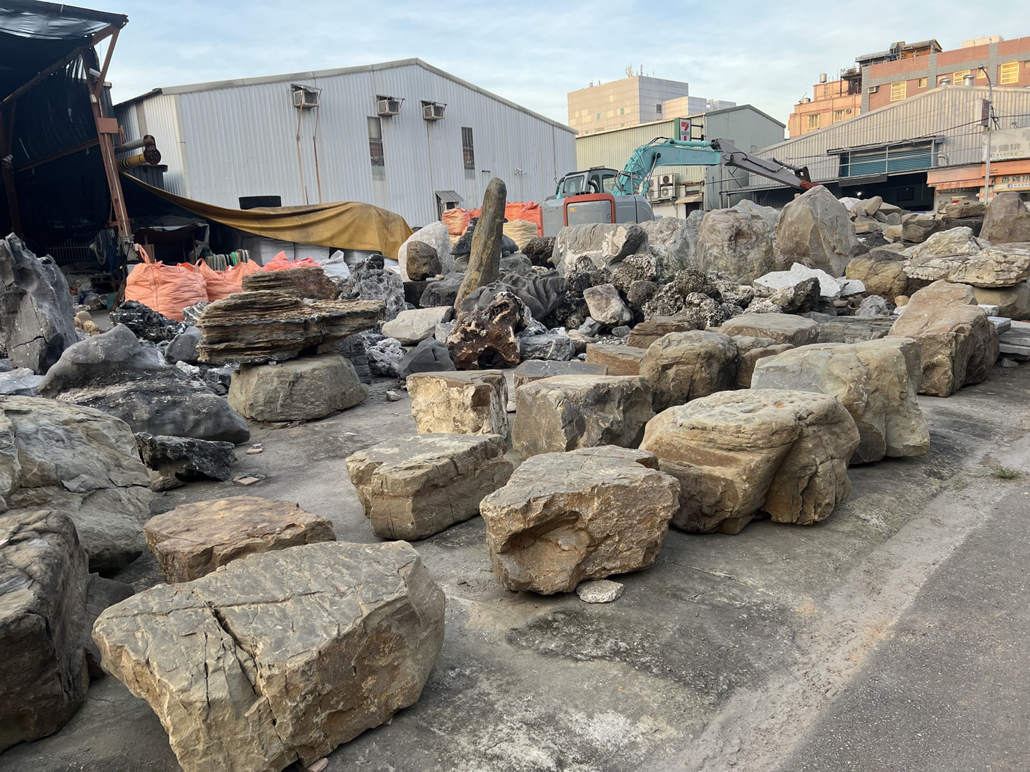 楓港石應用於日式庭園與枯山水造景的景觀石材實景