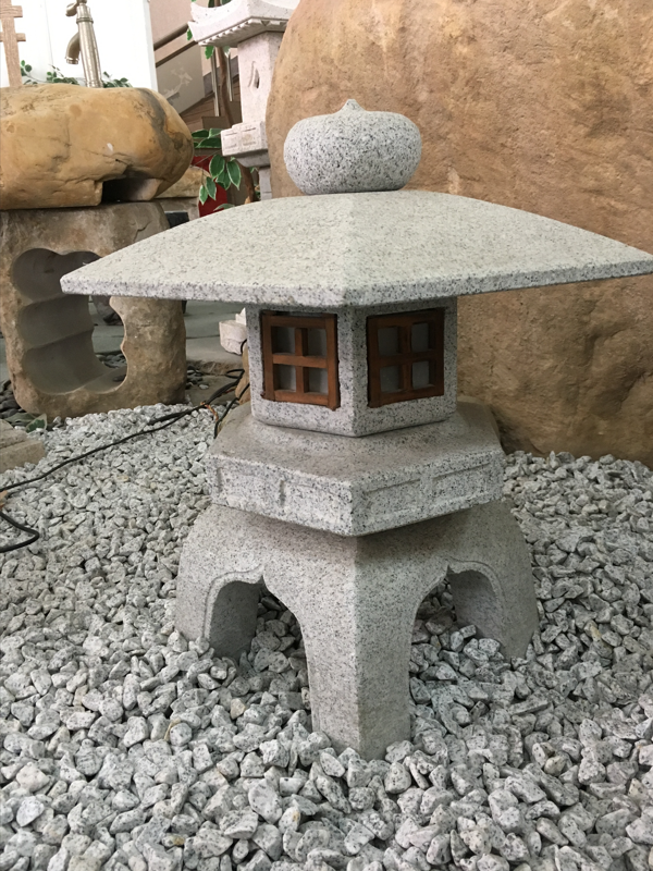 古代角雪見配置於日式庭園枯山水主景與景觀節點的天然景觀石材