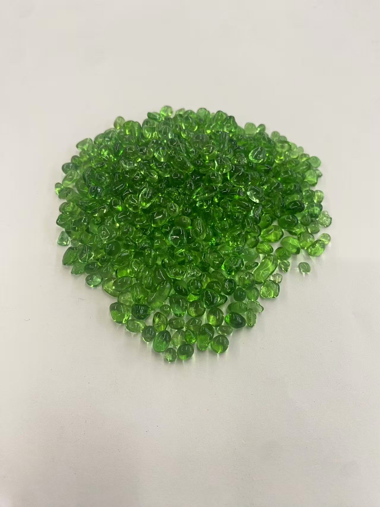 綠色琉璃用於庭園造景水景周邊與植栽區鋪面點綴的琉璃石材