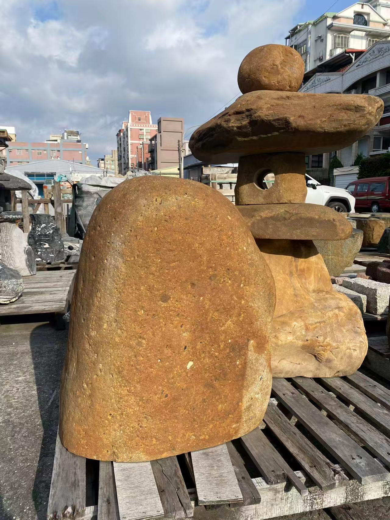 造型鎮石擺放於住宅入口提升整體氣場穩定